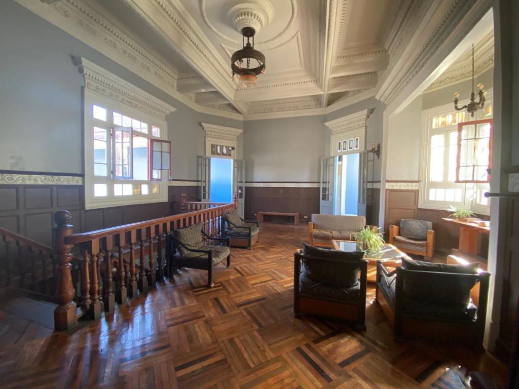 Posezení v ubytování La Casa Roja Hostel