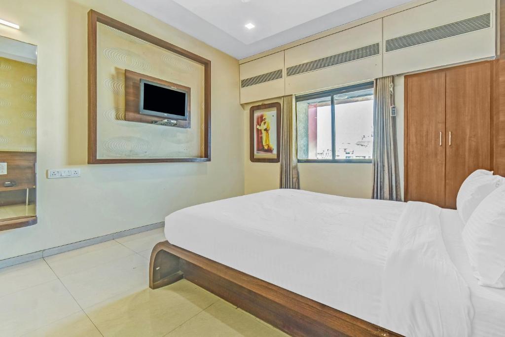 Postel nebo postele na pokoji v ubytování Hotel Sai Sparsh