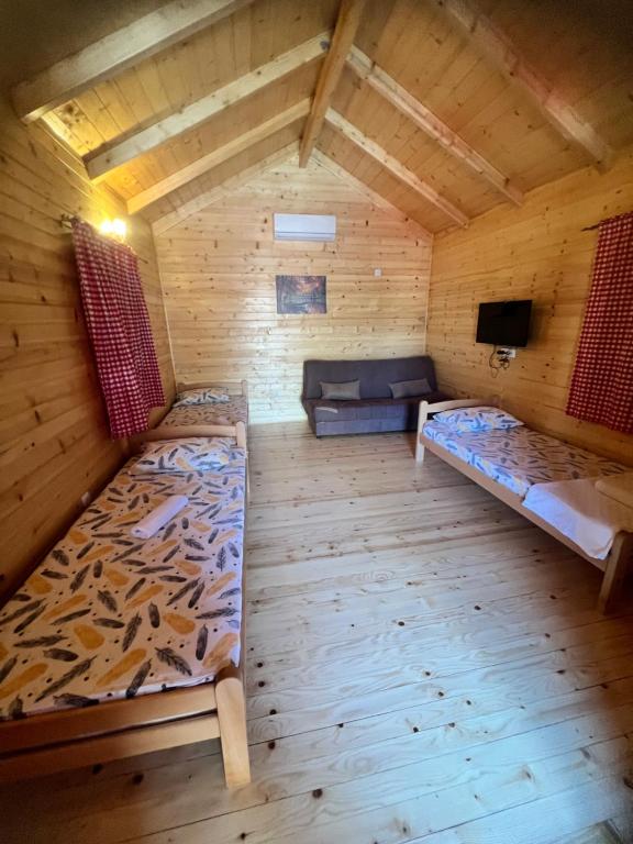 Postel nebo postele na pokoji v ubytování Ethno village Moraca - Skadar lake