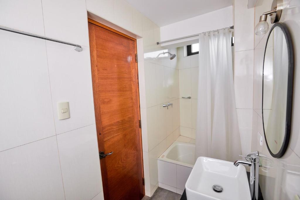 Koupelna v ubytování Samkauta Hotel & Suite