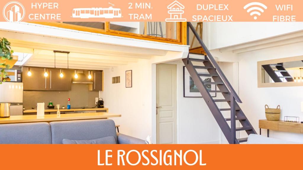 une chambre avec un escalier menant à un salon dans l'établissement ZenBNB / Le Rossignol / Hyper-Centre / 2 Min. TRAM, à Annemasse