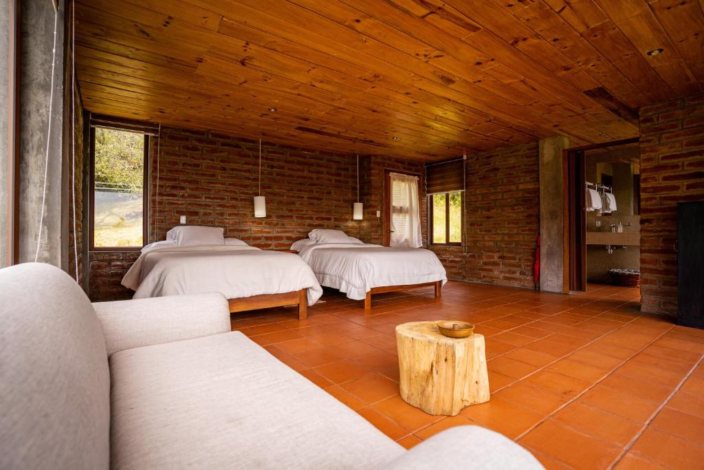 Postel nebo postele na pokoji v ubytování Nalanda Casa de Montaña