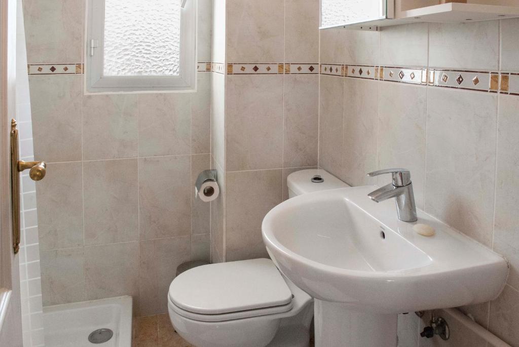 Kúpeľňa v ubytovaní Seaside apartment in Riviera del Sol by Costarentals - Ref 75