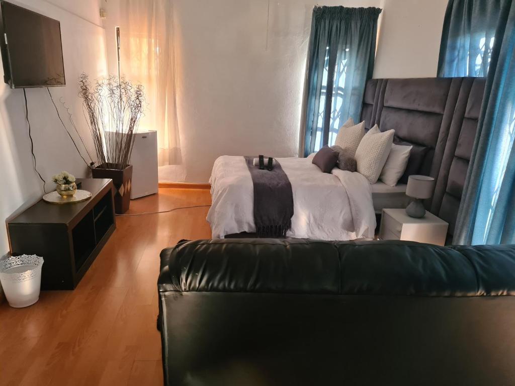 Khahiligi Guest House, Reefhaven, Roodepoort, South Africa