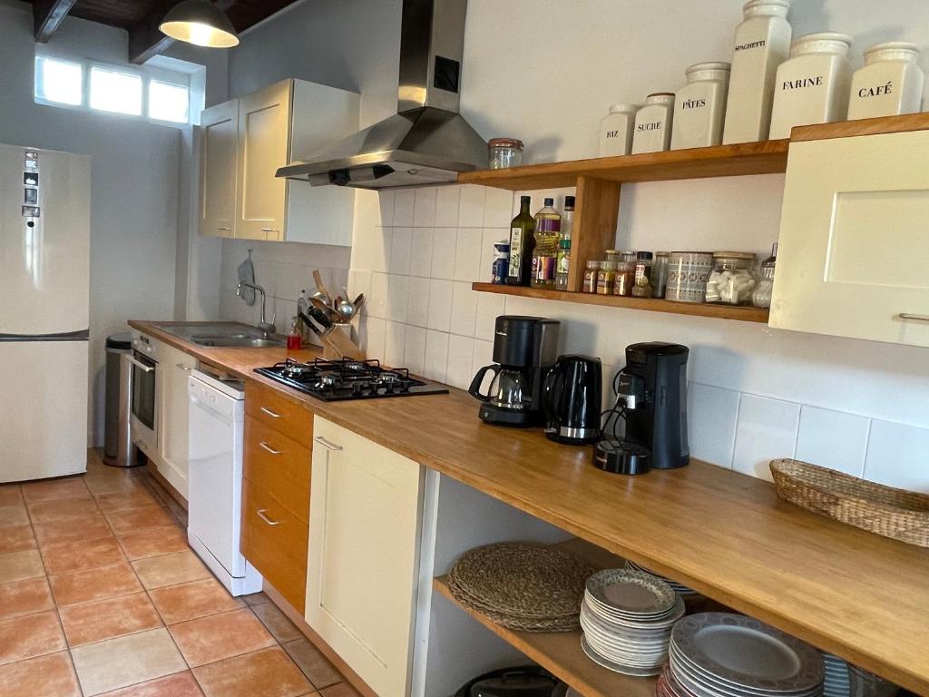 Kuchyňa alebo kuchynka v ubytovaní La Maison Verte a Etables sur Mer