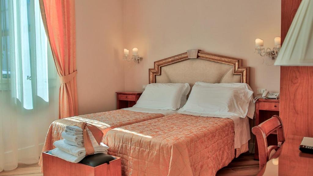 Postel nebo postele na pokoji v ubytování Lucca in Azzurro Maison de Charme