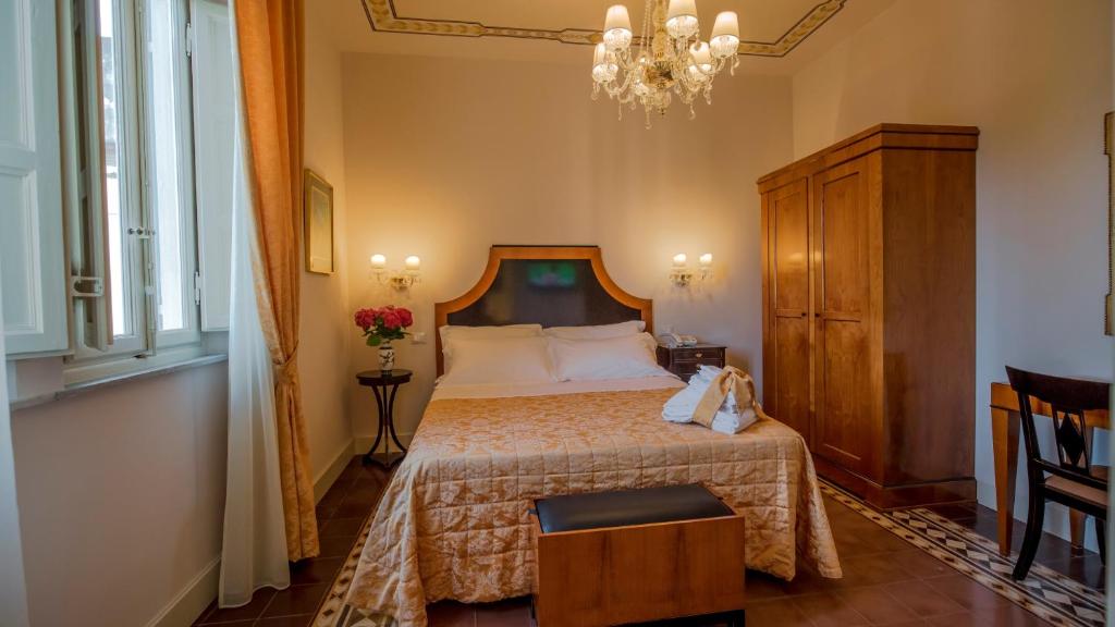 Postel nebo postele na pokoji v ubytování Lucca in Azzurro Maison de Charme