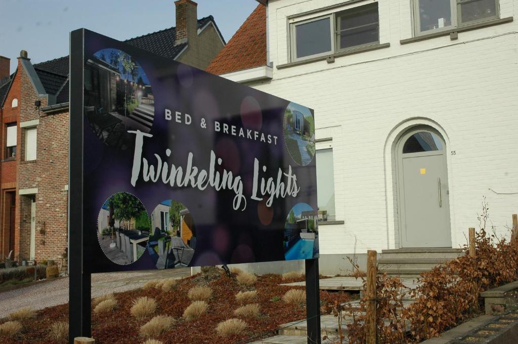 un cartel en un patio frente a una casa en Twinkeling Lights, en Kluisbergen