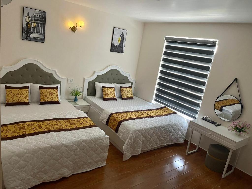 Postel nebo postele na pokoji v ubytování Thinh Gia Hotel