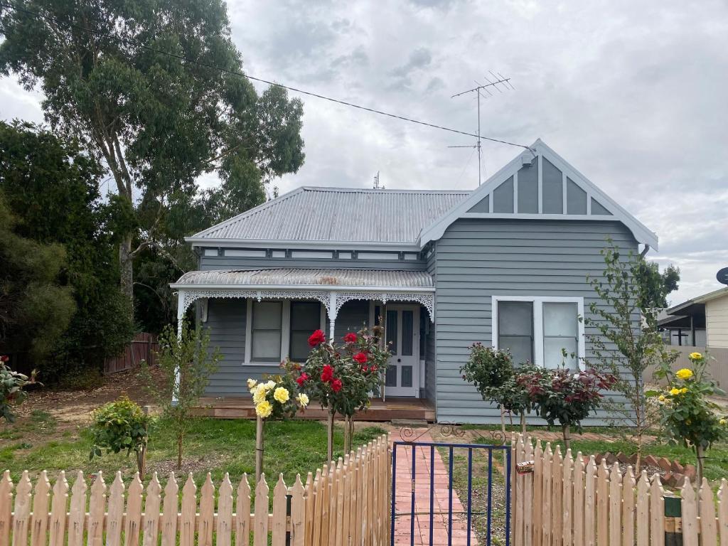 Horsham stayz 3 bedroom home 3 bathroom sleeps 6, Horsham Updated