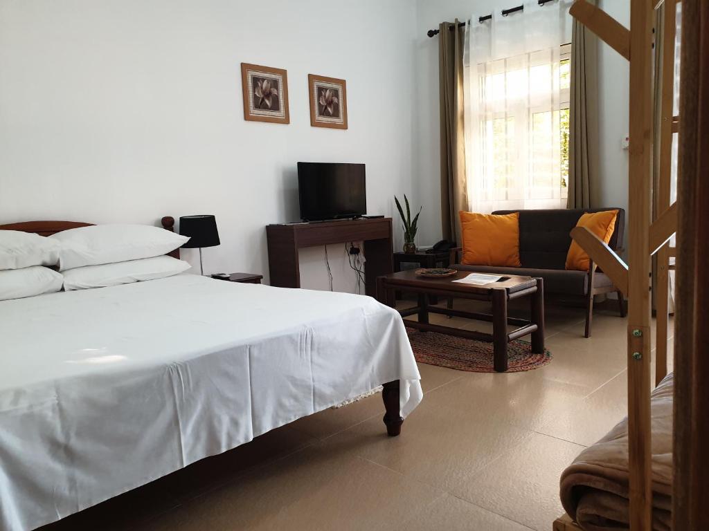 La Maison Hibiscus Self Catering Accommodation - Studio Mit Blick Auf Den Garten