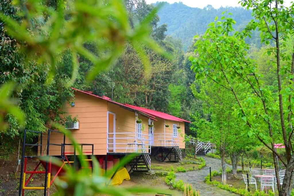 a small house in the middle of a forest at Aaroham Resort Shimla ! Luxury Cottage by Aamod Group in Shimla