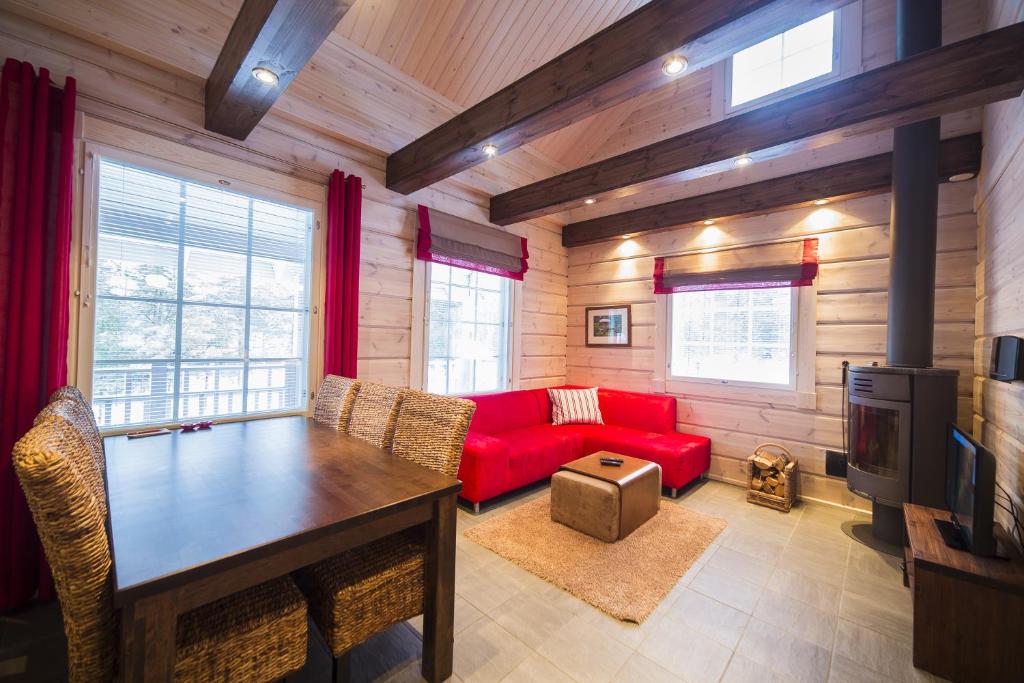 Телевизор и/или развлекательный центр в Ounasvaaran Lakituvat Chalets