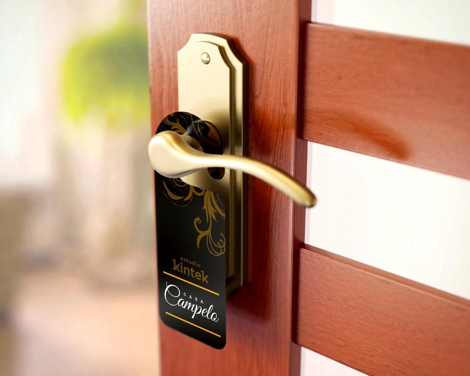 a gold door handle on a wooden door at CASA Campelo - Playas de Pinténs - HIO - Ría de Aldán - CANGAS in Hio