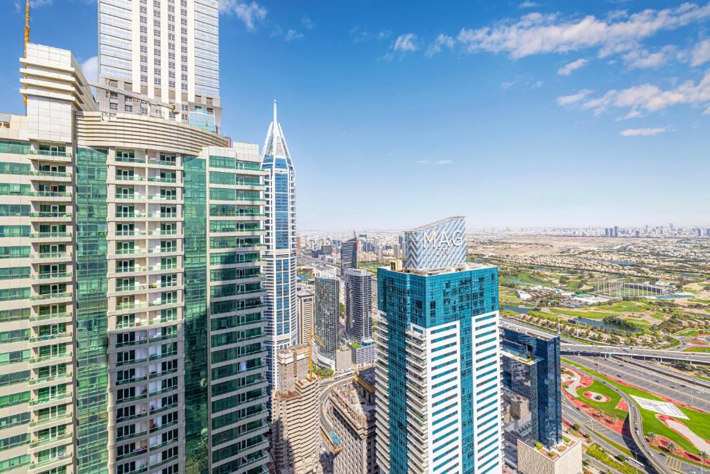 Fotografie z fotogalerie ubytování Upgraded Two Bedroom Apartment in Marina v Dubaji