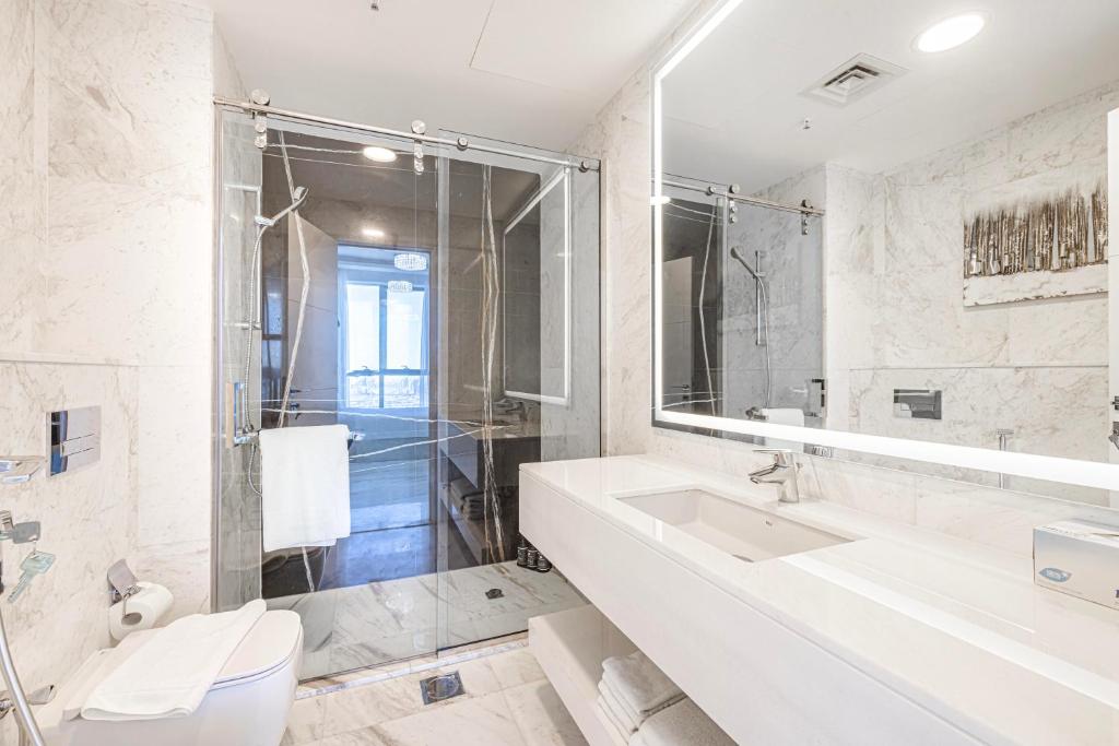 Fotografie z fotogalerie ubytování Upgraded Two Bedroom Apartment in Marina v Dubaji