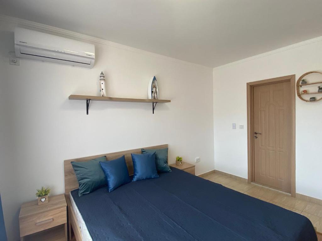 Postel nebo postele na pokoji v ubytování SUMMER BREEZE 110 Cozi Studio
