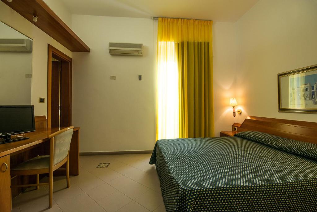 TV a/nebo společenská místnost v ubytování HOTEL SOLE
