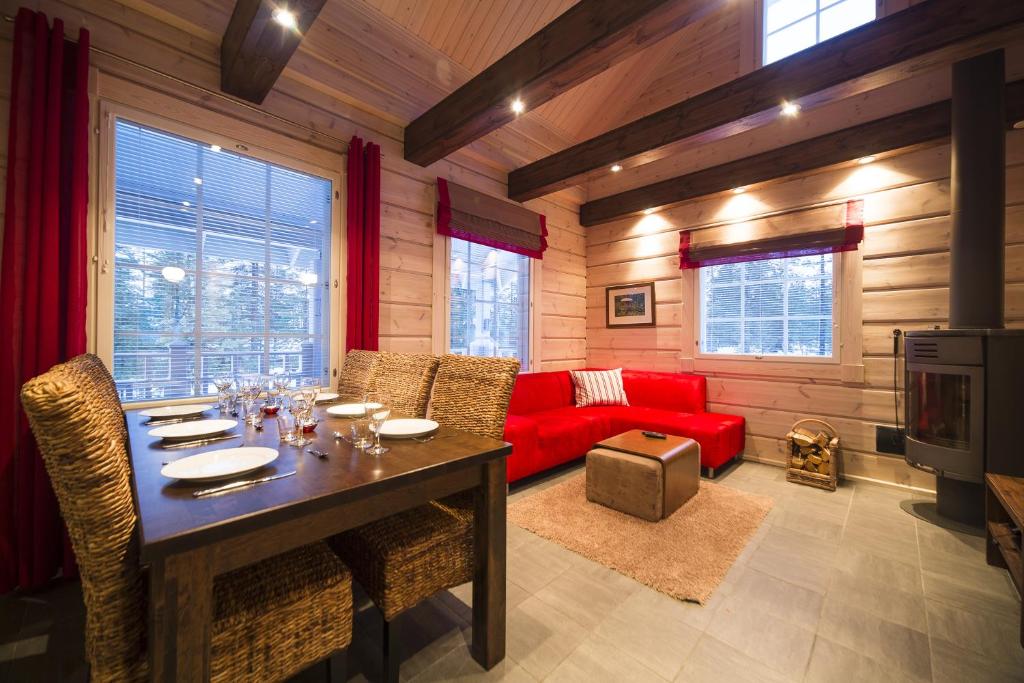 Гостиная зона в Ounasvaaran Lakituvat Chalets
