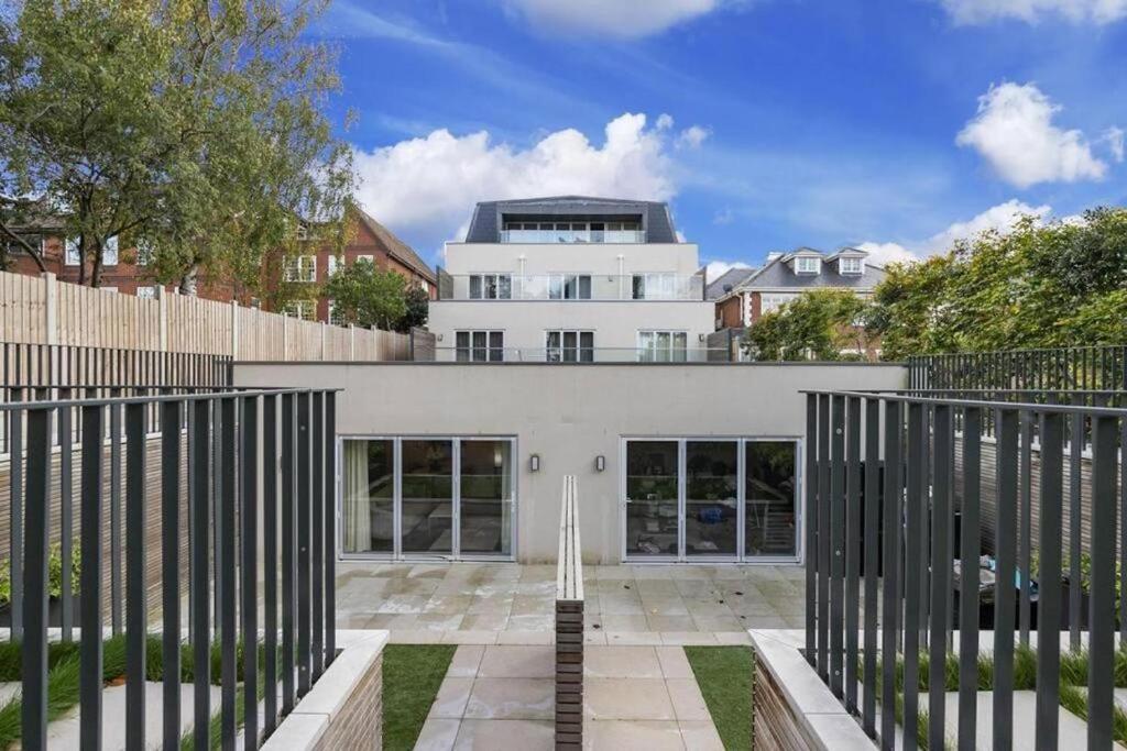 Stunning 2BA, 2BR Apt, Desirable Chigwell CHCL F6 - Two-Bedroom Apartment