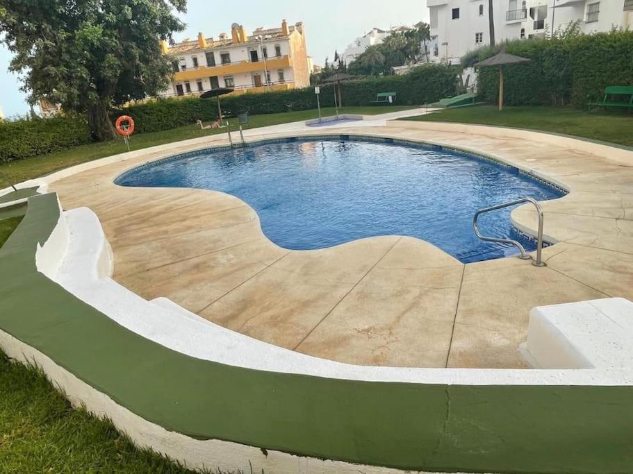 Bazén v ubytovaní Apartamento con terraza a pie de playa alebo v jeho blízkosti