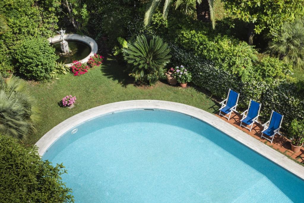 Bazén v ubytování Hotel Parma e Oriente Wellness & Spa nebo v jeho okolí