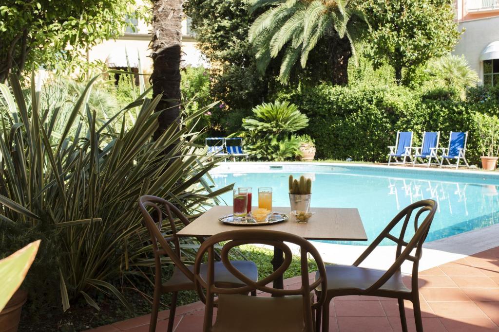 Bazén v ubytování Hotel Parma e Oriente Wellness & Spa nebo v jeho okolí