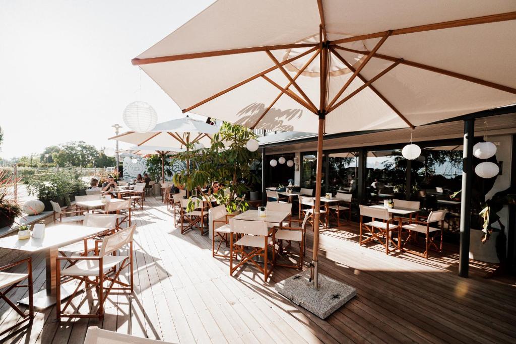 Restaurace v ubytování QC Hotel Quartier Chiemsee
