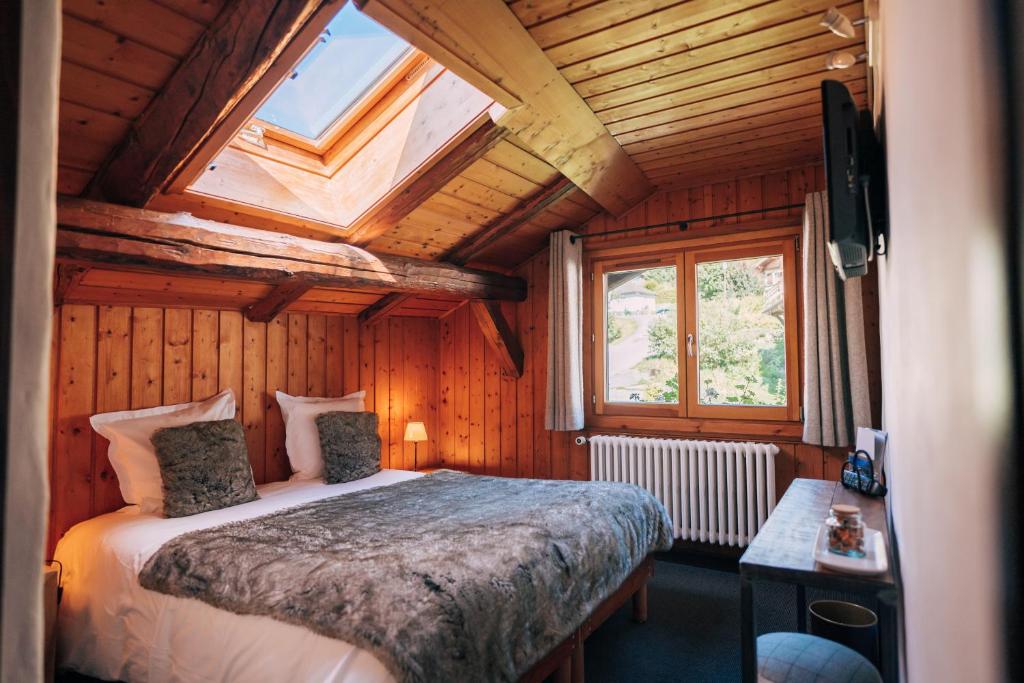 Postel nebo postele na pokoji v ubytování Chalet-hôtel Gai Soleil