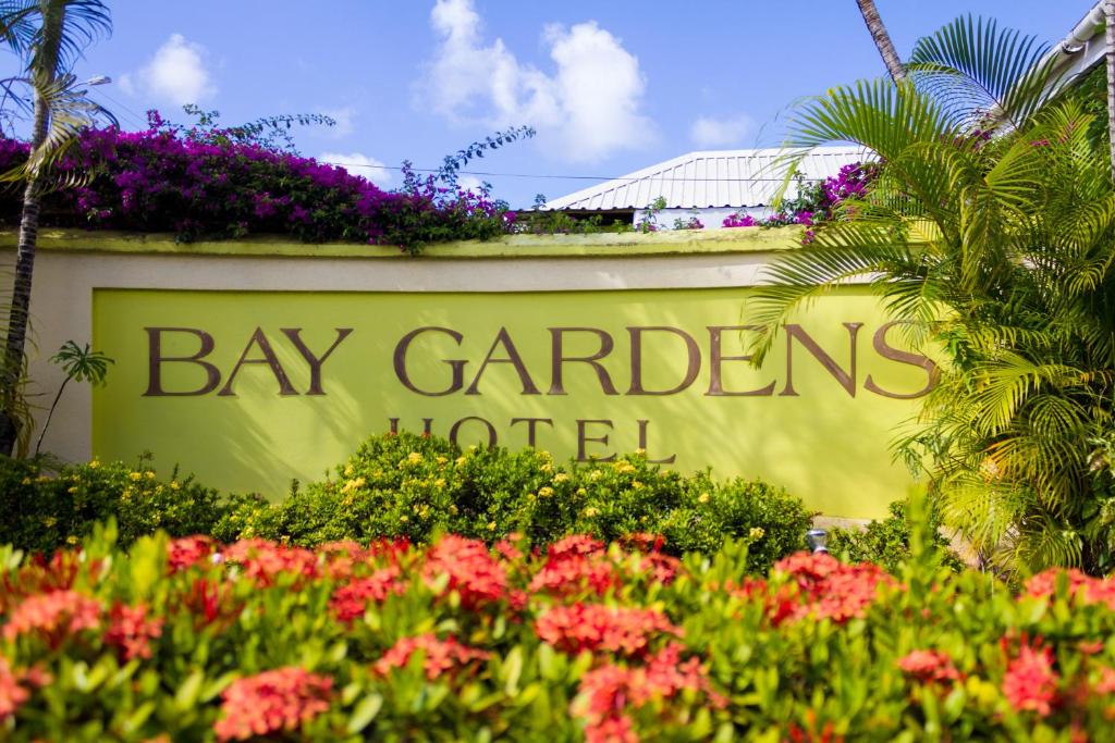 Vrt pred nastanitvijo Bay Gardens Hotel