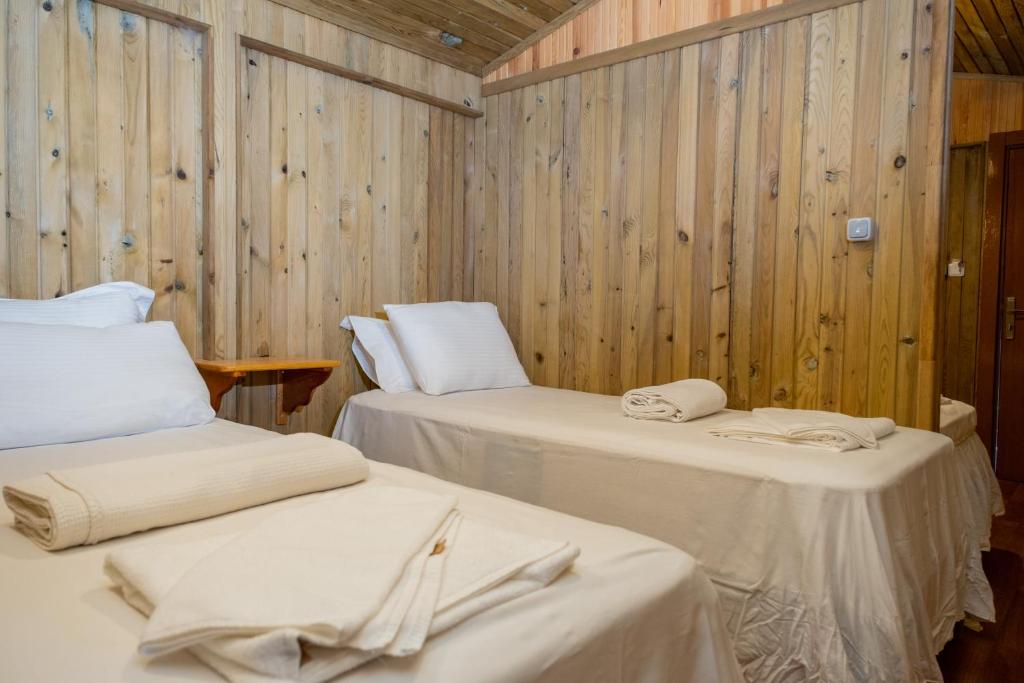 Кровать или кровати в номере Tree Houses Hotel