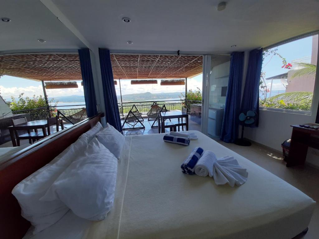 Postel nebo postele na pokoji v ubytování Bohol Vantage Resort