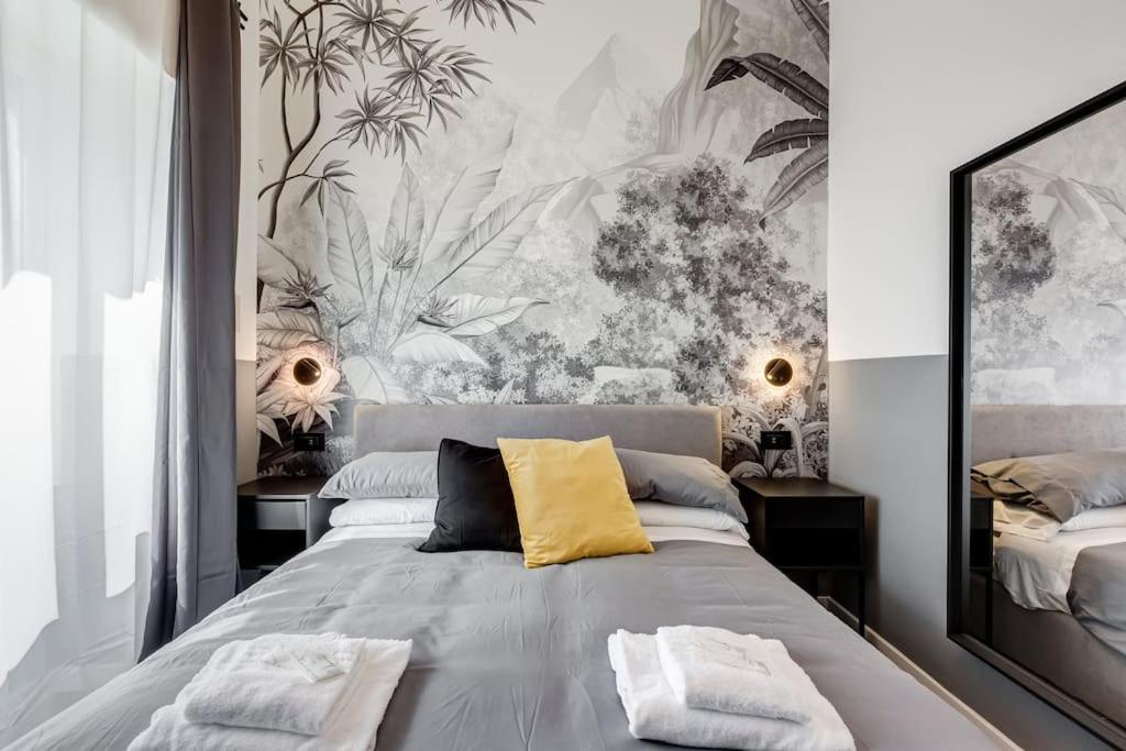 A bed or beds in a room at Classy Apt in the richest Rome