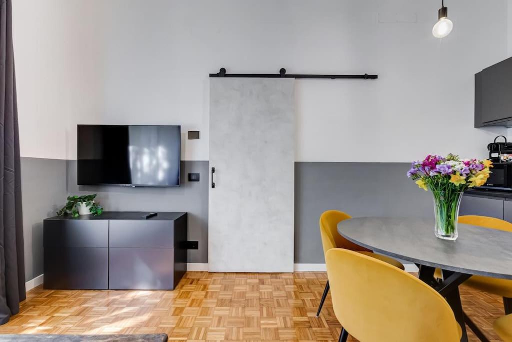 A kitchen or kitchenette at Classy Apt in the richest Rome