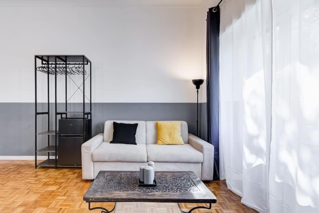 A seating area at Classy Apt in the richest Rome