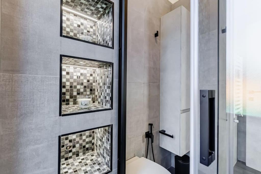 A bathroom at Classy Apt in the richest Rome