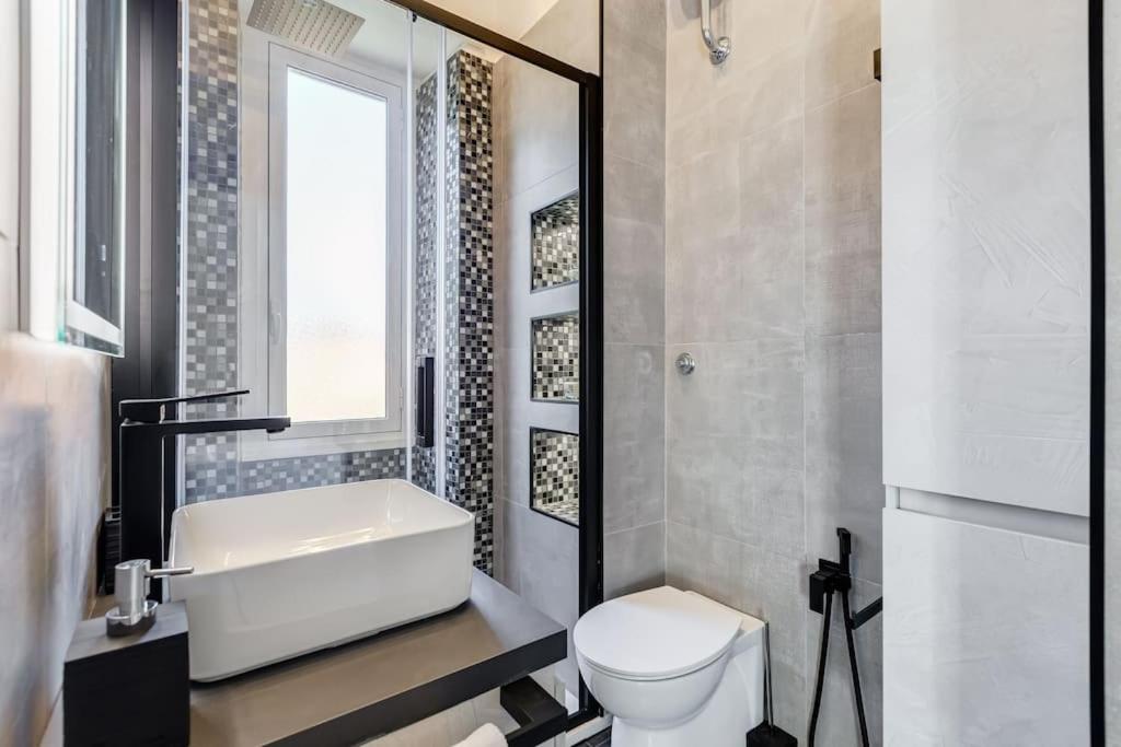 A bathroom at Classy Apt in the richest Rome