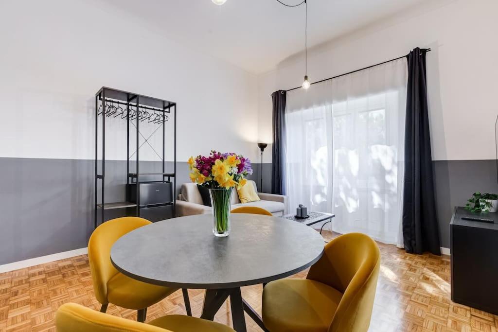 A seating area at Classy Apt in the richest Rome