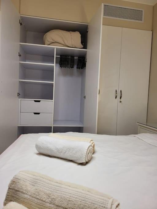 A bed or beds in a room at Mangroovy - 2BR La Blanca Pool View