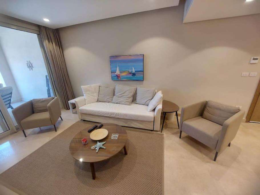 A seating area at Mangroovy - 2BR La Blanca Pool View
