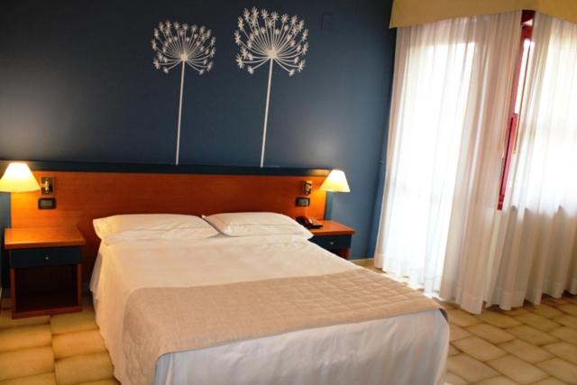 Postel nebo postele na pokoji v ubytování DOMUS Grand Hotel