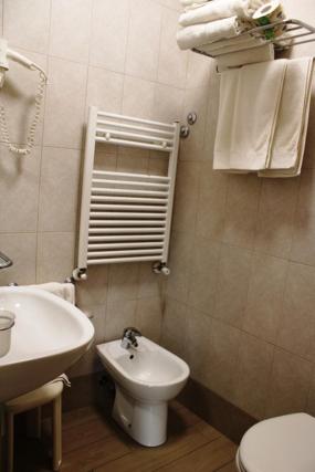 Koupelna v ubytování DOMUS Grand Hotel