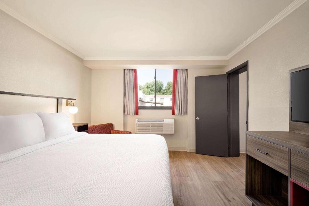 Ramada by Wyndham Allentown Bethlehem - Family Suite - Non Fumatori