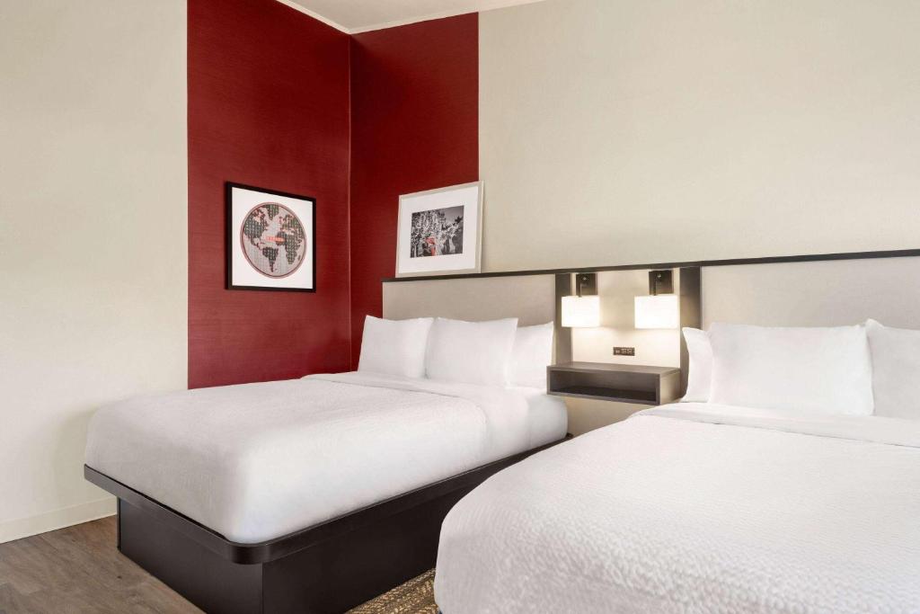 Ramada by Wyndham Allentown Bethlehem - Queen Room With Two Queen Beds - Non-Smoking
