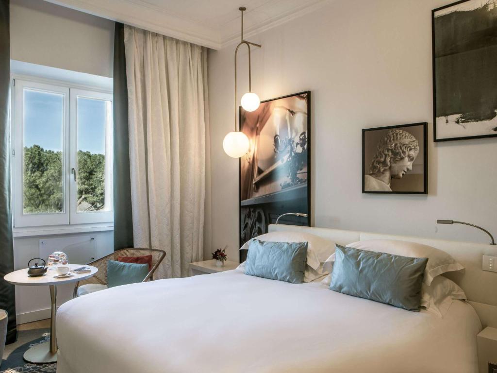 Postel nebo postele na pokoji v ubytování Sofitel Roma Villa Borghese