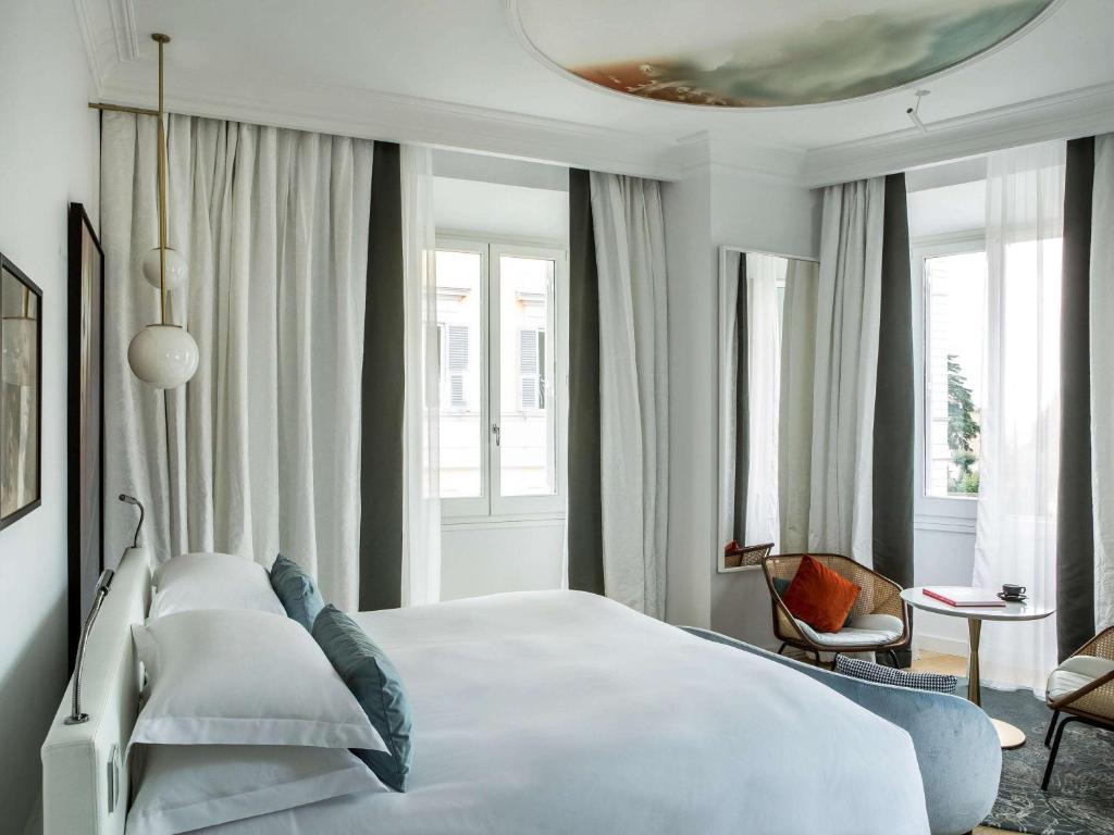 Postel nebo postele na pokoji v ubytování Sofitel Roma Villa Borghese
