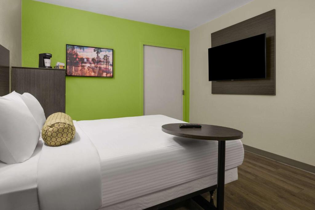 SureStay Hotel by Best Western San Diego Pacific Beach photo