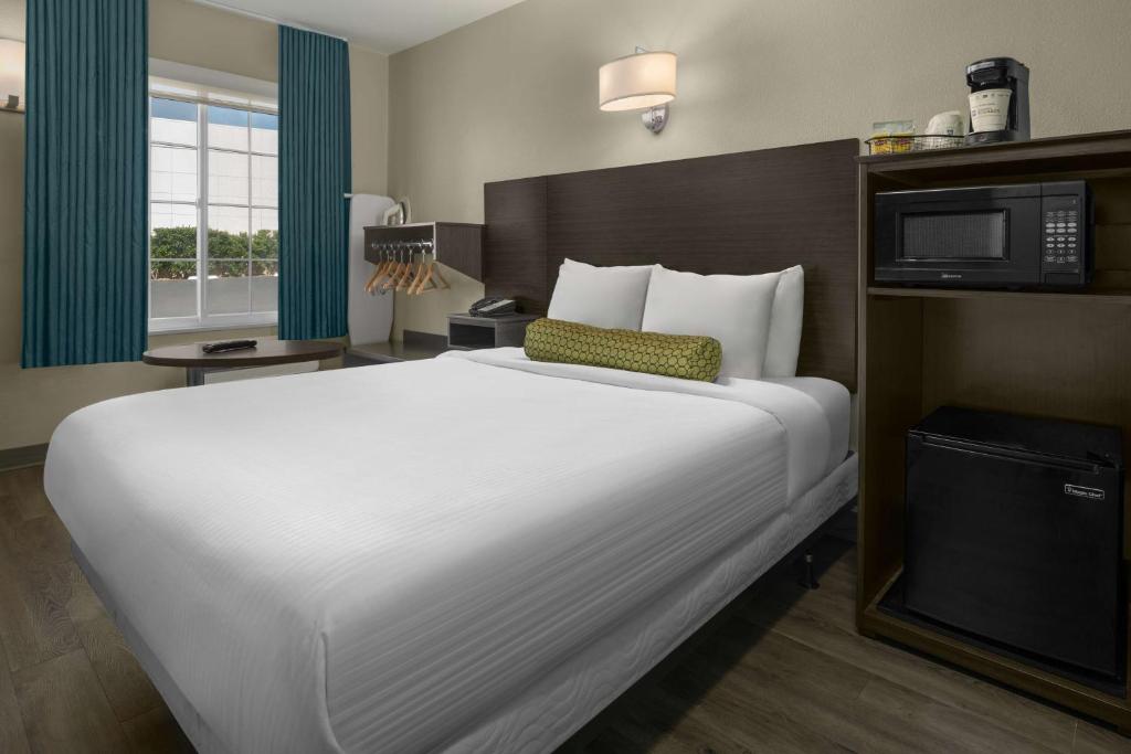 SureStay Hotel by Best Western San Diego Pacific Beach photo