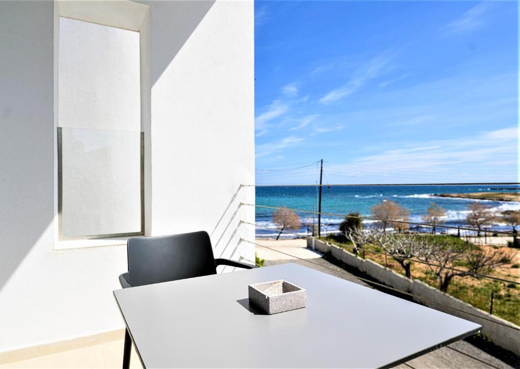 CUBES ON THE BEACH Athens Airport - Studio With Balcony