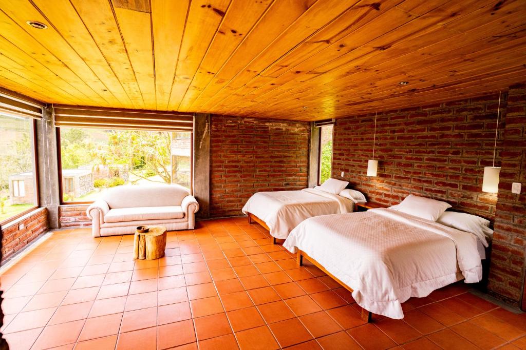 Postel nebo postele na pokoji v ubytování Nalanda Casa de Montaña